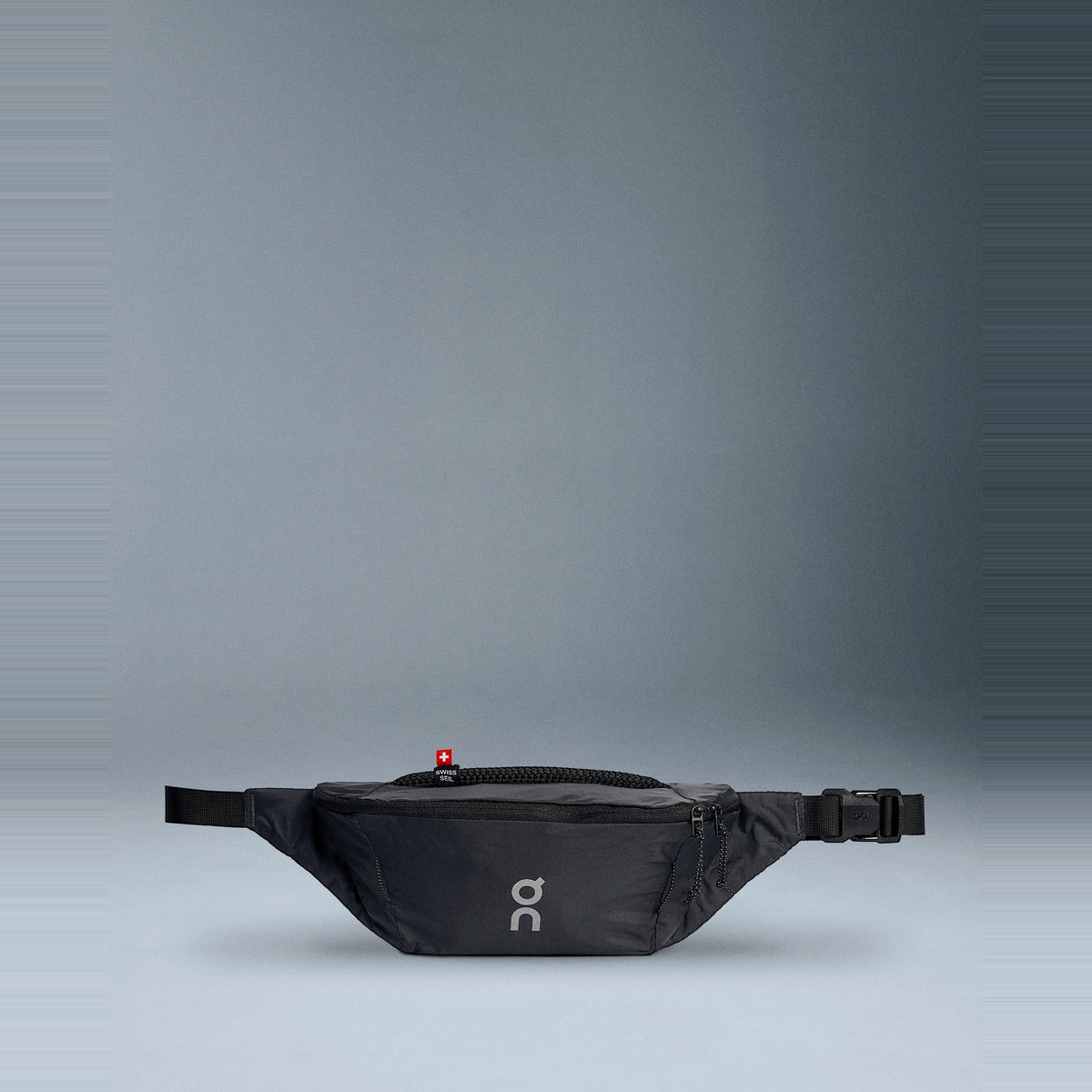 On Running Waist Pack 2L Lite Noir, de face, chez Size Ajaccio