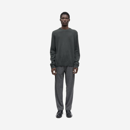 Pantalon Sabertil Dark Grey Mel. en laine mélangée porté de face, pull non vendu, Samsøe Samsøe chez For The Week à Ajaccio