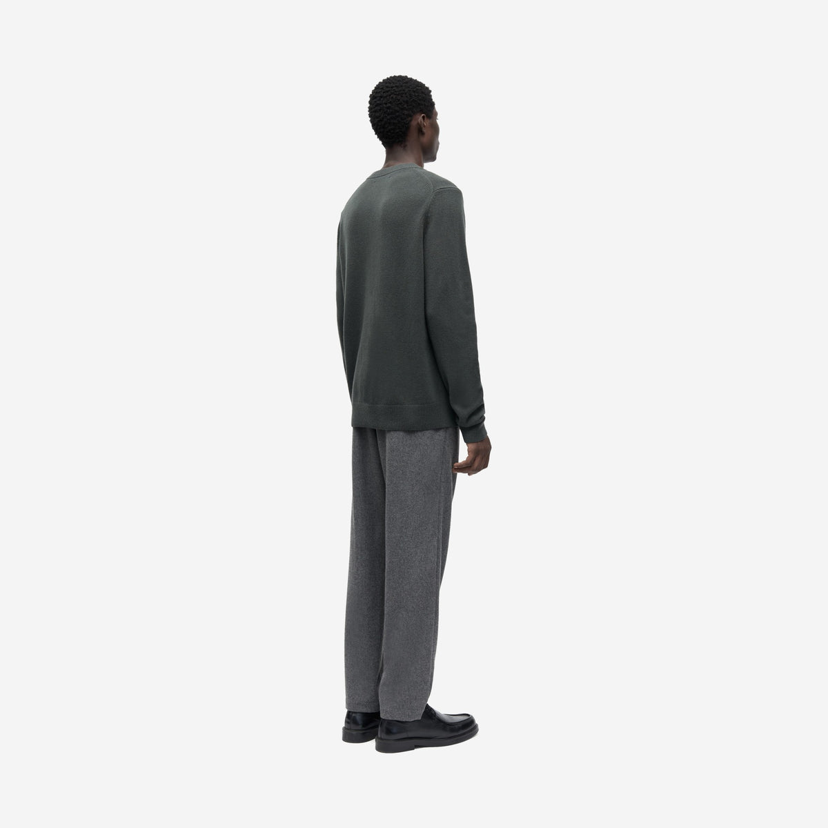 Pantalon gris chiné Sabertil Dark Grey Mel. porté de dos, vu de trois quarts, jambe droite, pull non inclus, Samsøe Samsøe