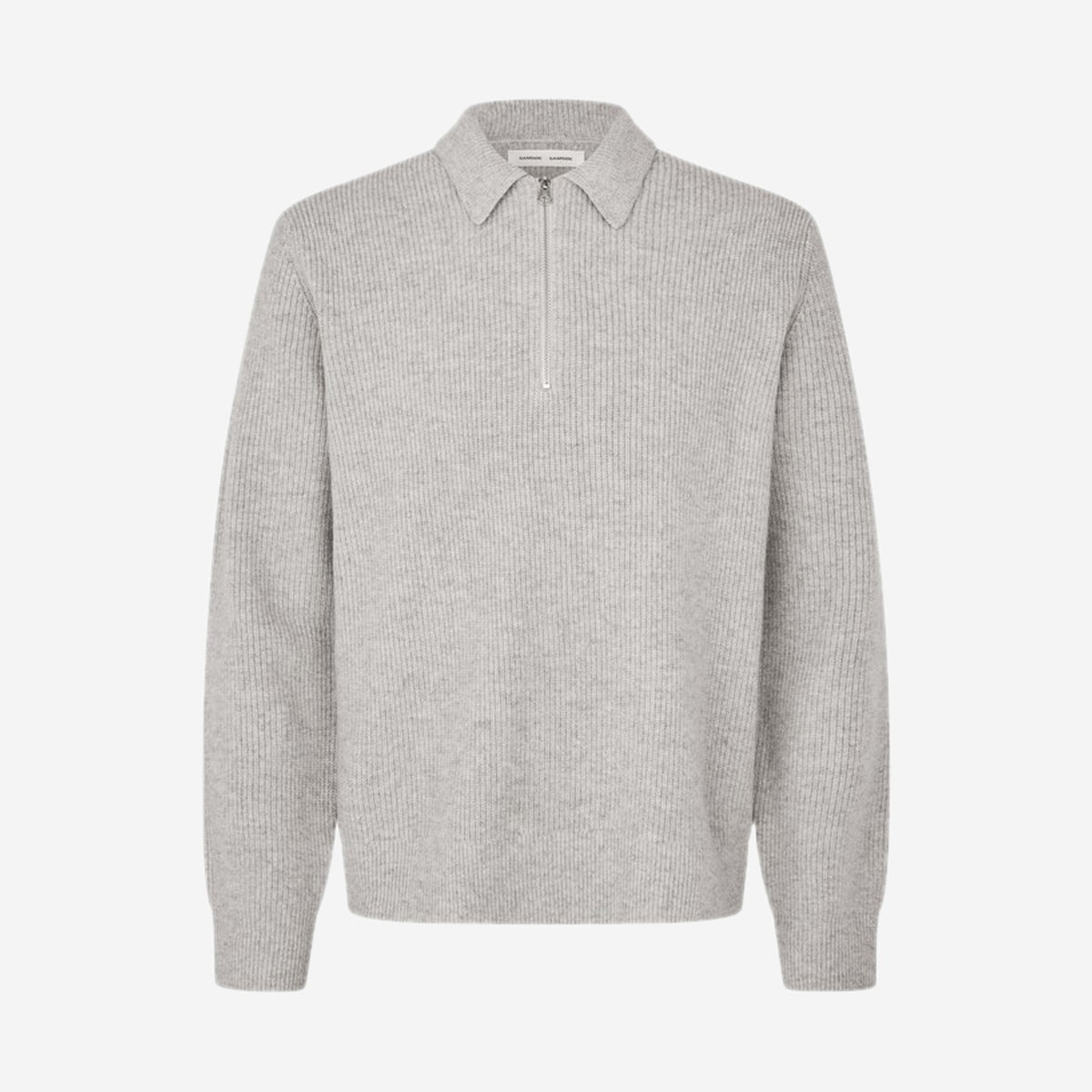 Polo zippé Samsøe Samsøe Saisaks HZ Polo Grey Mel. en mérinos, packshot de face, chez For The Week à Ajaccio