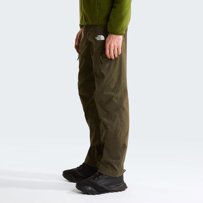 The North Face Pantalon Exploration Kaki, porté de profil, chez For The Week Ajaccio