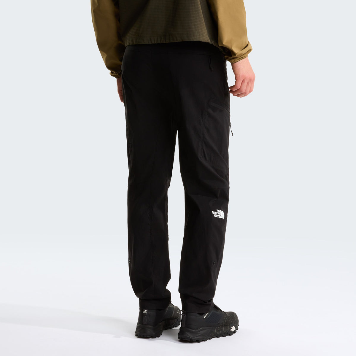 The North Face Pantalon Exploration Noir, porté de dos, chez For The Week Ajaccio
