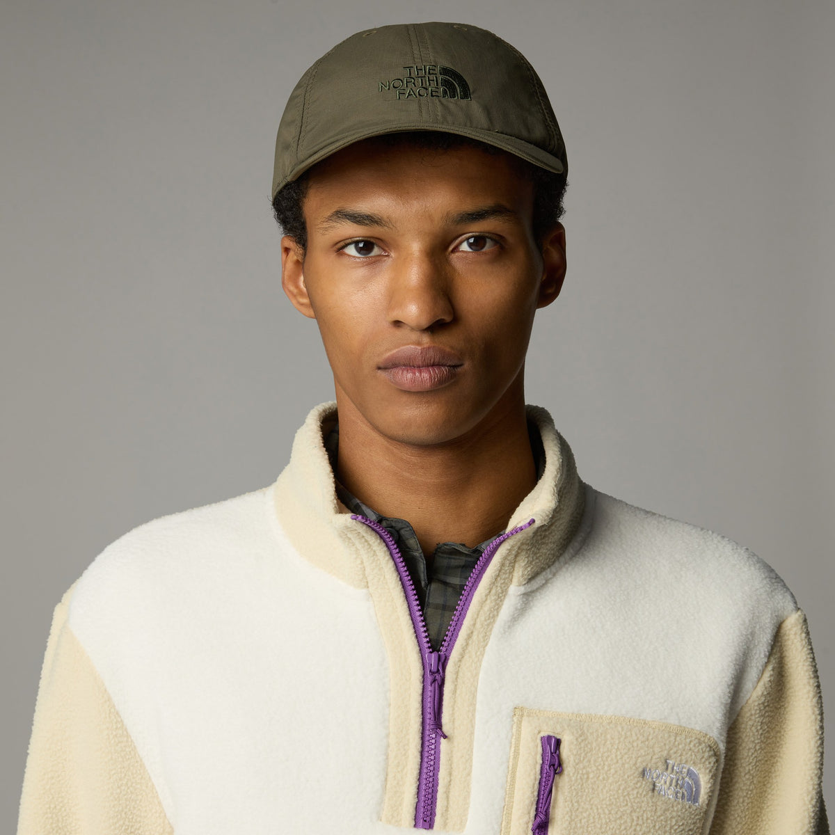 The North Face Casquette Horizon Kaki, portée de face, chez For The Week Ajaccio