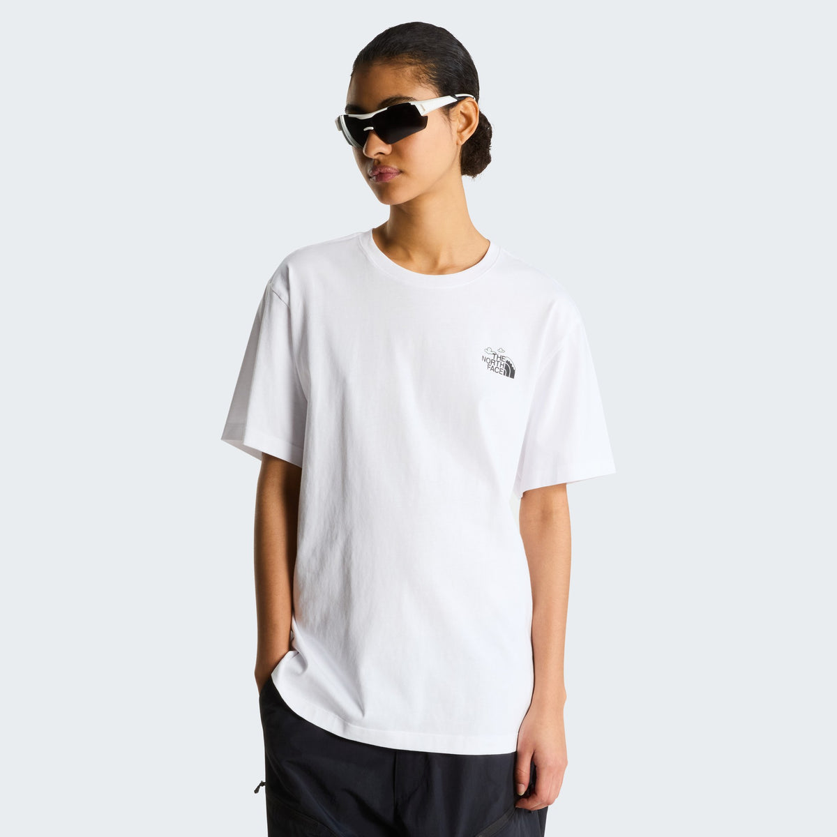 The North Face T-shirt Natural High Society Blanc, porté de face, version femme, chez For The Week Ajaccio
