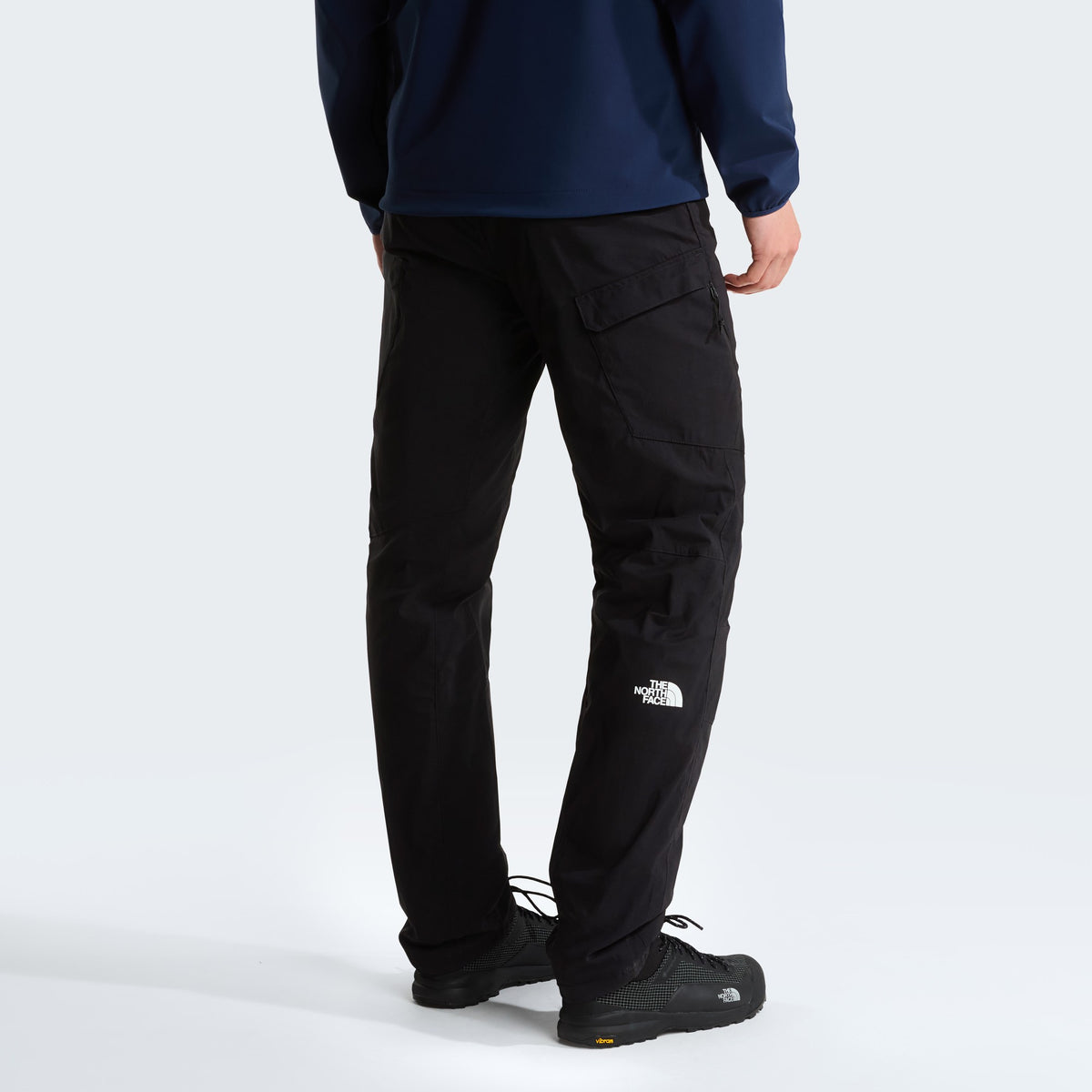 The North Face Pantalon Winter Exploration Noir, porté de dos, chez For The Week Ajaccio