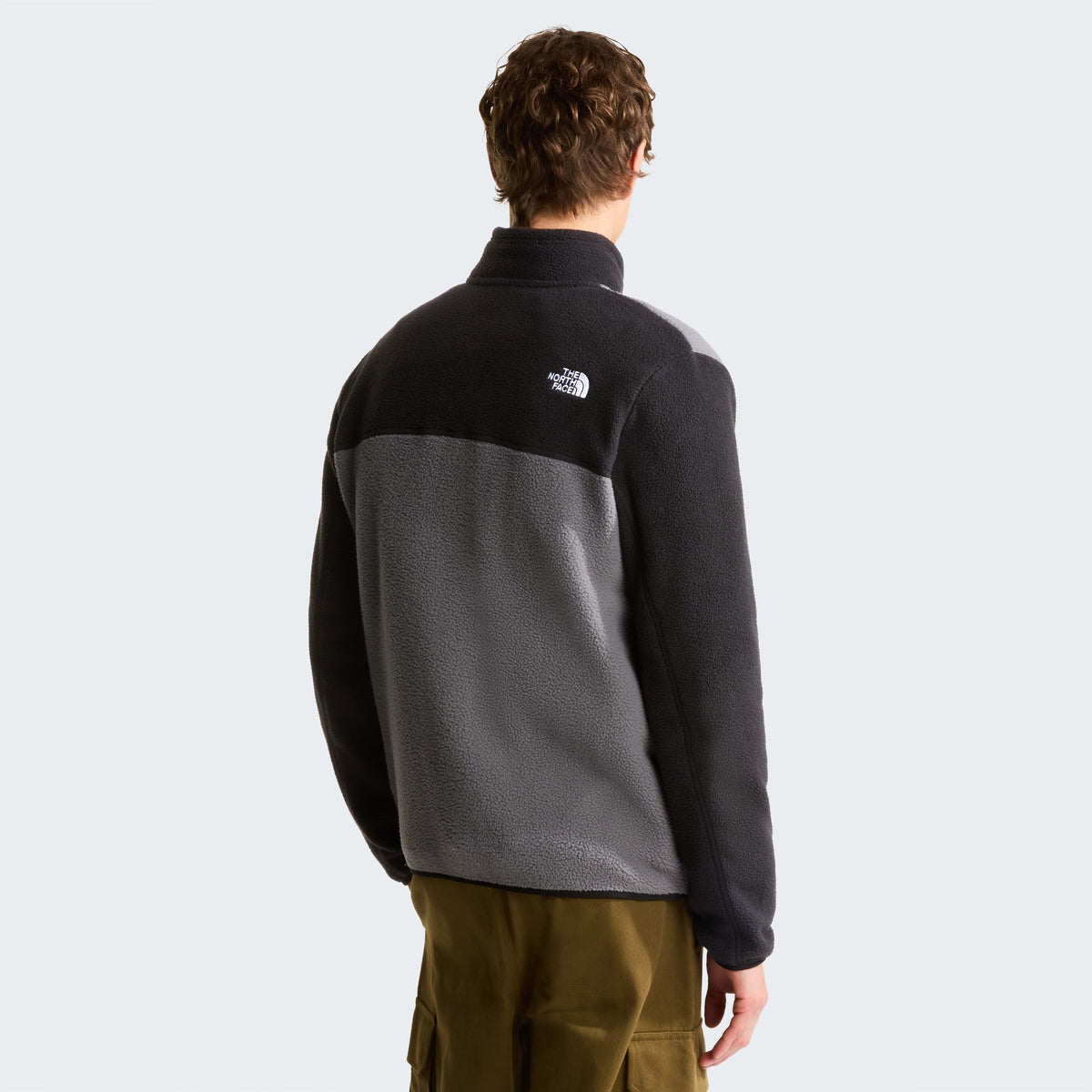 The North Face Polaire Yumiori zippée Gris, portée de dos, chez For The Week Ajaccio