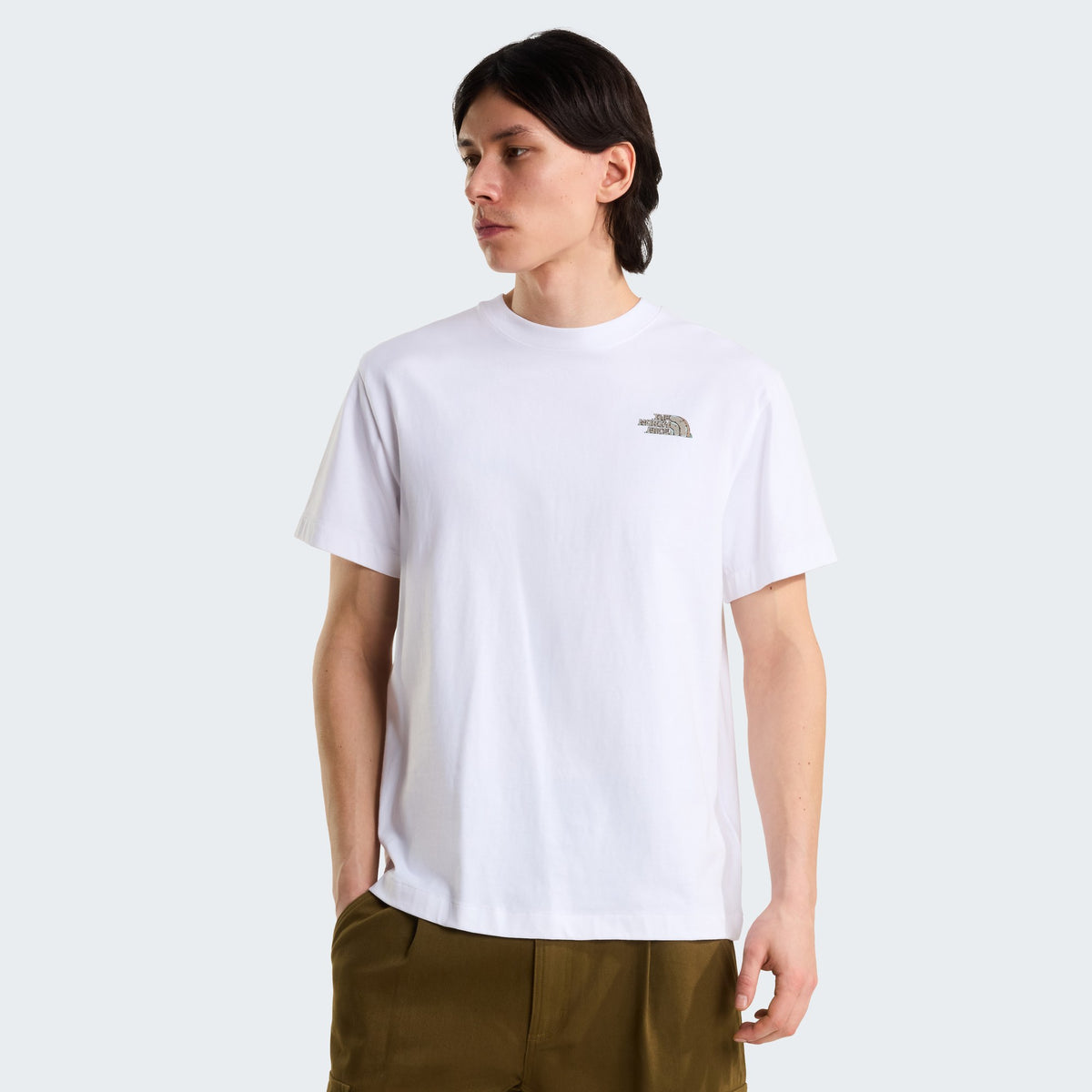 The North Face T-shirt Stone Logo Blanc, porté de face, chez For The Week Ajaccio
